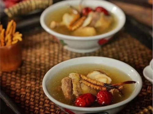 冬蟲夏草可以直接食用嗎？冬蟲夏草常用于燉煮